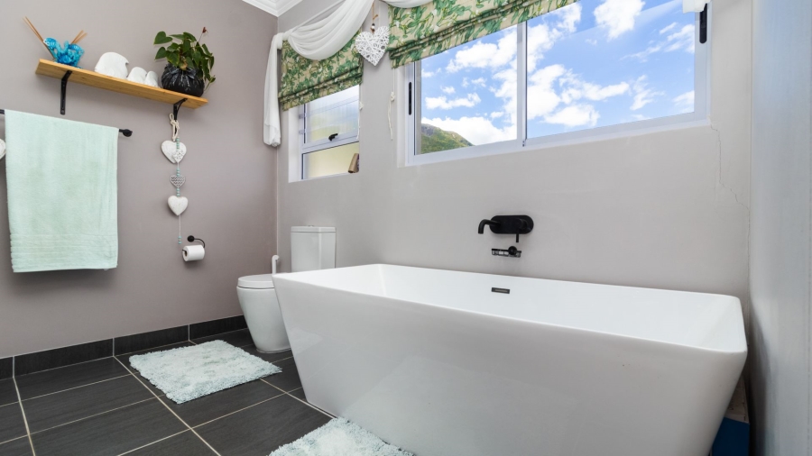 3 Bedroom Property for Sale in Berghof Western Cape